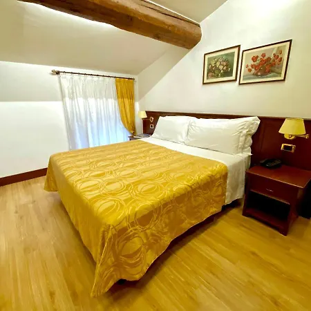 Aurora Hotel 3*