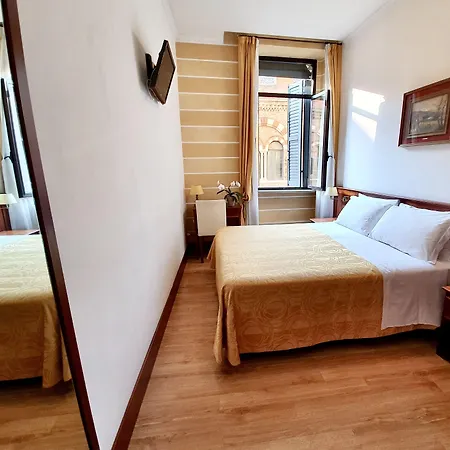 Aurora Hotel 3*